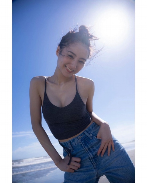 高田里穂のSNS写真エロ画像001