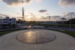 沖縄アリーナ2階エントランスより外観夕景