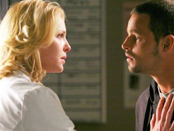 Katherine Heigl y Justin Chambers como Izzie y Alex Karev en 'Anatomía de Grey'