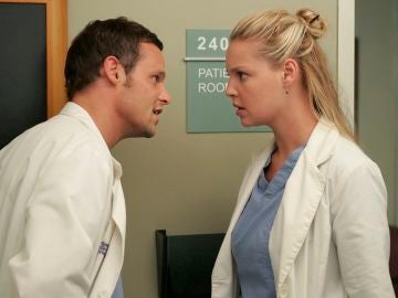 Justin Chambers y Katherine Heigl en 'Anatomía de Grey'