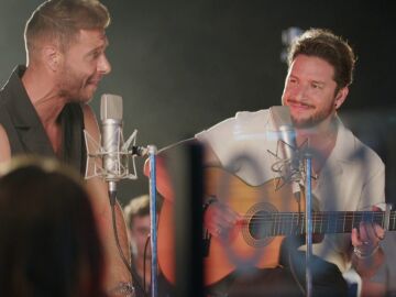 El duende de Joaquín con Manuel Carrasco cantando Eres