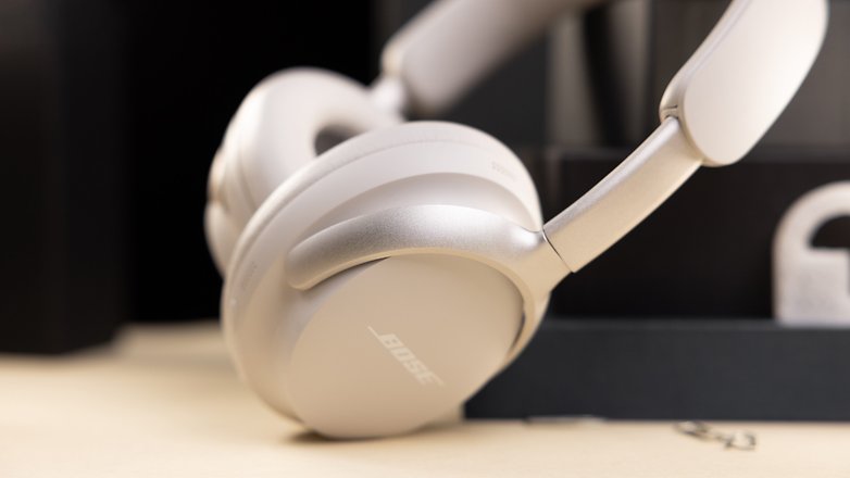 Die Bose QC Ultra Headphones in Nahaufnahme