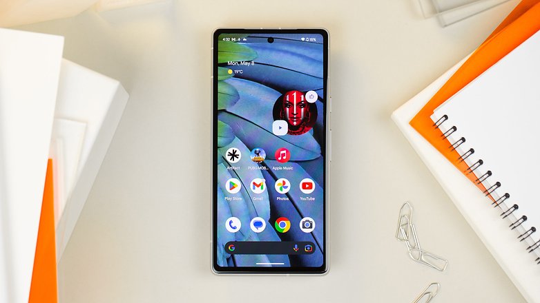 Google Pixel 7a review images