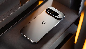 Pixel 9 Pro XL von hinten auf einem Tisch liegend