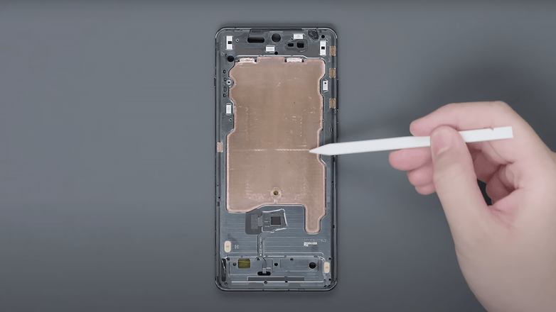 OnePlus 12 vapor chamber cooling