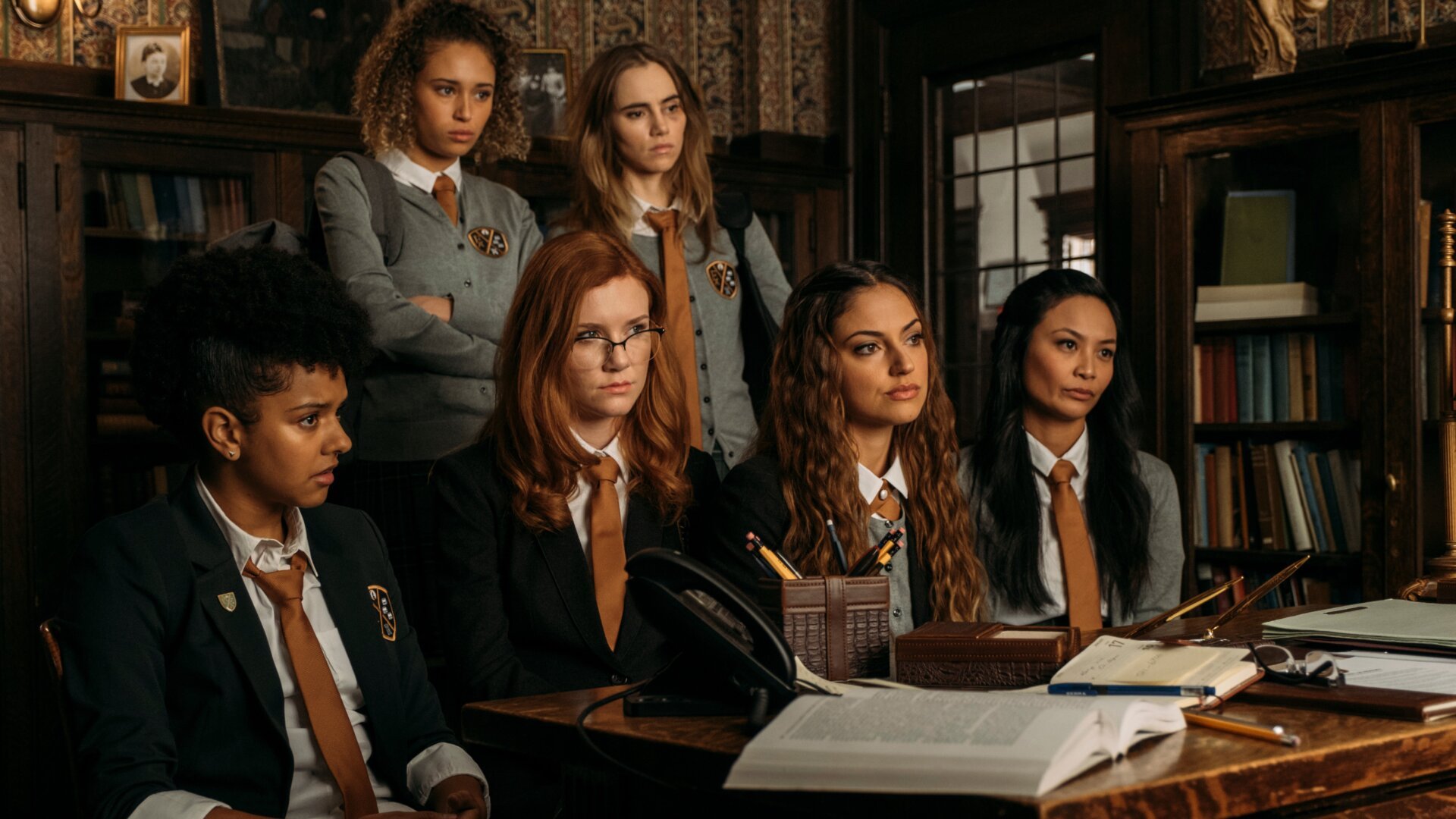 lla-Rae Smith, Suki Waterhouse, Djouliet Amara, Madisen Beaty, Inanna Sarkis, and Stephanie Sy in Seance.