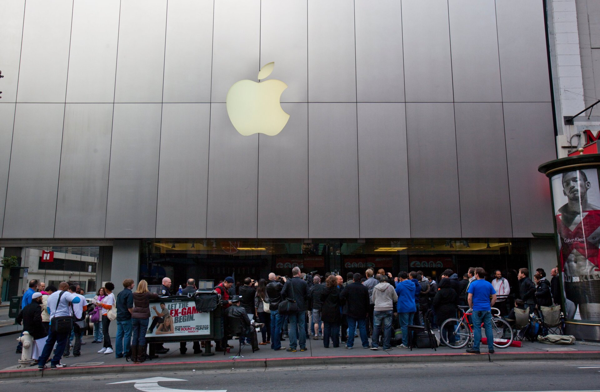 This isn’t THE Atlanta Apple store, but it is AN Apple store.