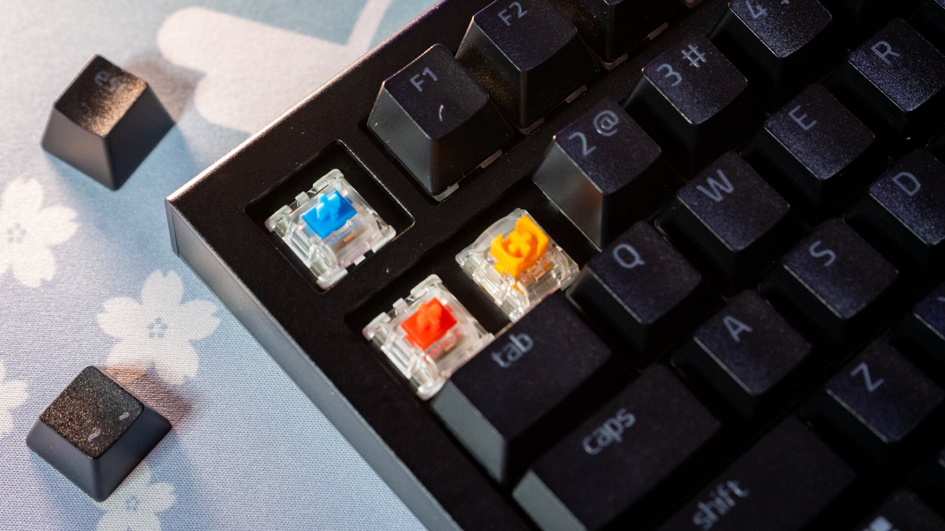 I swapped two of the switches for a Gateron Blue and Red combination. On the right is Razer’s orange tactile switch. 