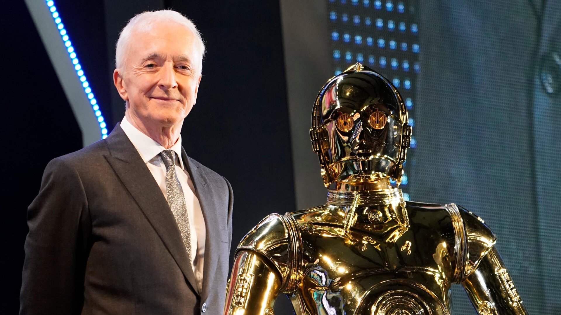 Anthony Daniels poses with C-3PO at a Japanese Star Wars: The Rise of Skywalker fan event on December 11, 2019.