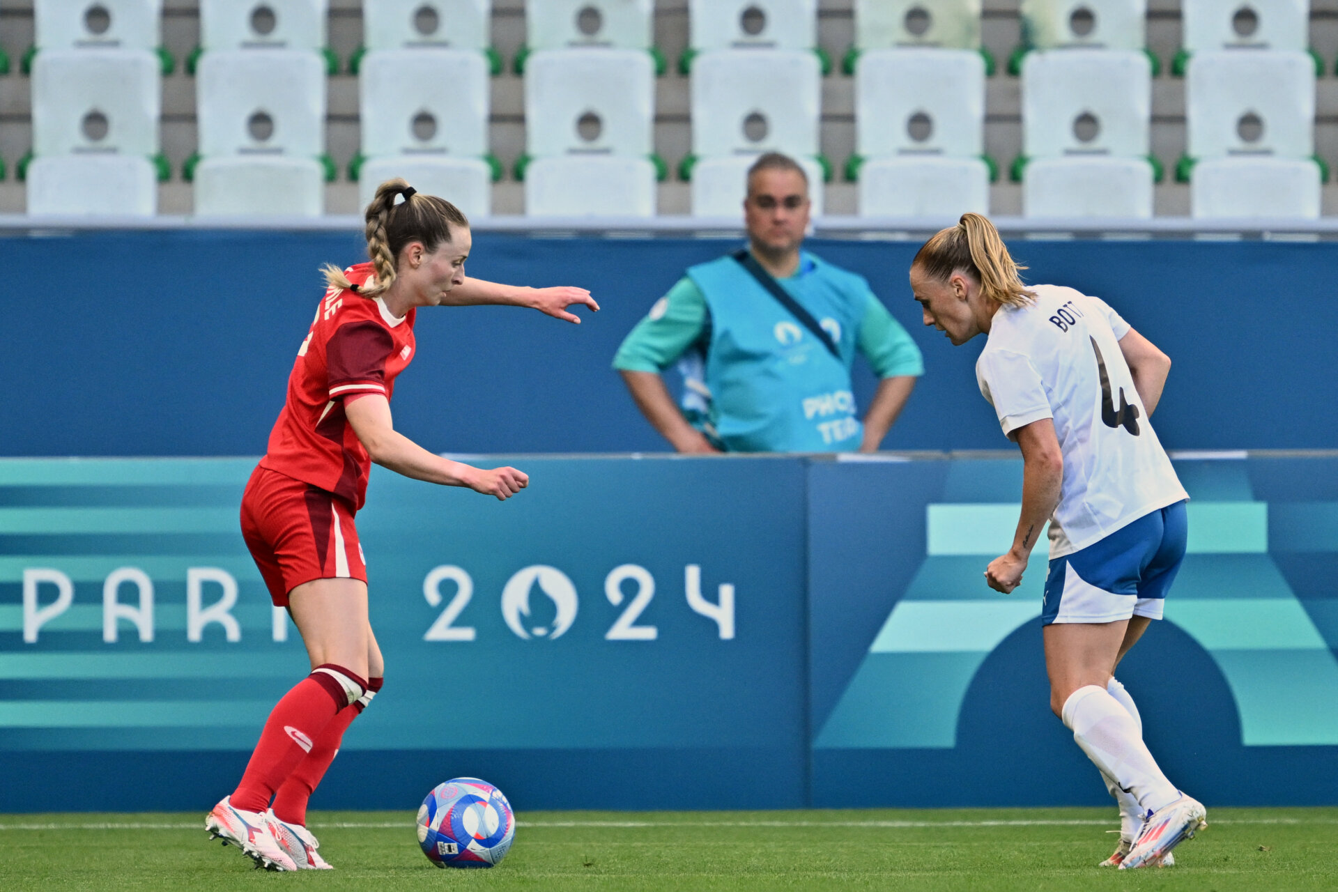 Canada's defender #02 Sydney Collins (L) and New Zealand's defender #04 Cj Bott fight for the ball in the women's group A football match between Canada and New Zealand during the Paris 2024 Olympic Games.