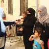 El personal humanitario de la ONU distribuye ayuda a las familias en Beirut.