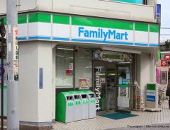 コンビニで泣き崩れる男の子　周囲が無視する中、１人の店員が近寄って？