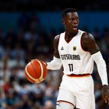 Dennis Schroder controls the ball