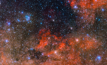 A cluster of young, blue stars shines hot in new Milky Way photo