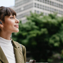 woman wearing Samsung galaxy earbuds 