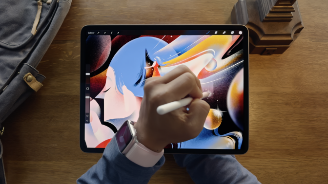 Someone using the iPad Air with an Apple Pencil