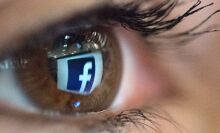 Facebook bug secretly turns on iPhone camera