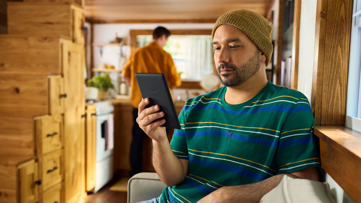 Person reading Kindle Paperwhite Signature Edition