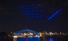 Light show in Sydney features 100 synchronized flying drones