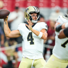 Derek Carr of the New Orleans Saints makes a pass