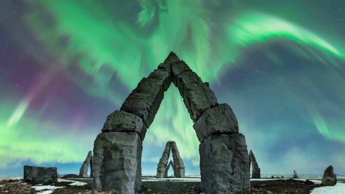 An aurora seemingly taking the form of a dragon.