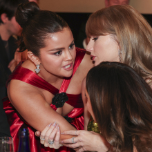 Selena Gomez whispers in Taylor Swift's ear at the 2024 Golden Globes.