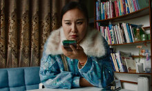 Wang Zhenxi, the titular mistress dispeller, talks on the phone with a client. 