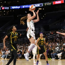 Sabrina Ionescu of the New York Liberty shoots 