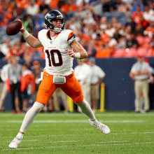 Bo Nix makes a pass for the Broncos