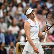 Lulu Sun smirks at Wimbledon