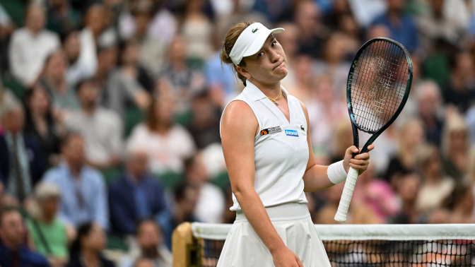 Lulu Sun smirks at Wimbledon