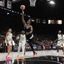  Chelsea Gray #12 of the Las Vegas Aces scores on the Dallas Wings