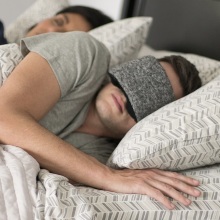 Person sleeping with a pair of Hüpnos Anti-Snoring Sleep Masks.