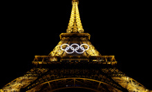 the eiffel tower with olympic rings