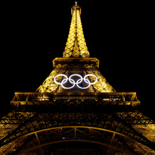 the eiffel tower with olympic rings