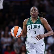  Nneka Ogwumike #3 of the Seattle Storm brings the ball up court