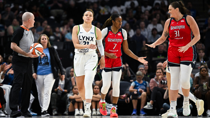 Ariel Atkins and Stefanie Dolson of the Washington Mystics high five