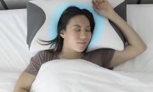 Person using the Carbon SnoreX™ Cooling Pillow.
