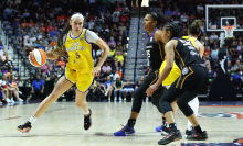  Los Angeles Sparks forward Dearica Hamby plays against Connecticut Sun