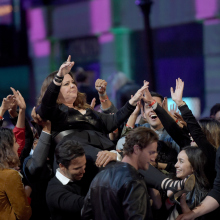 Melissa McCarthy crowd-surfs to pick up her MTV Movie Award, like the badass she is