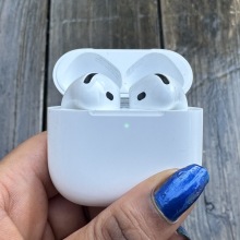 AirPods 4 active noise cancellation