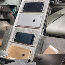 Apple's recycling robot rips apart old iPhones to recover valuable materials