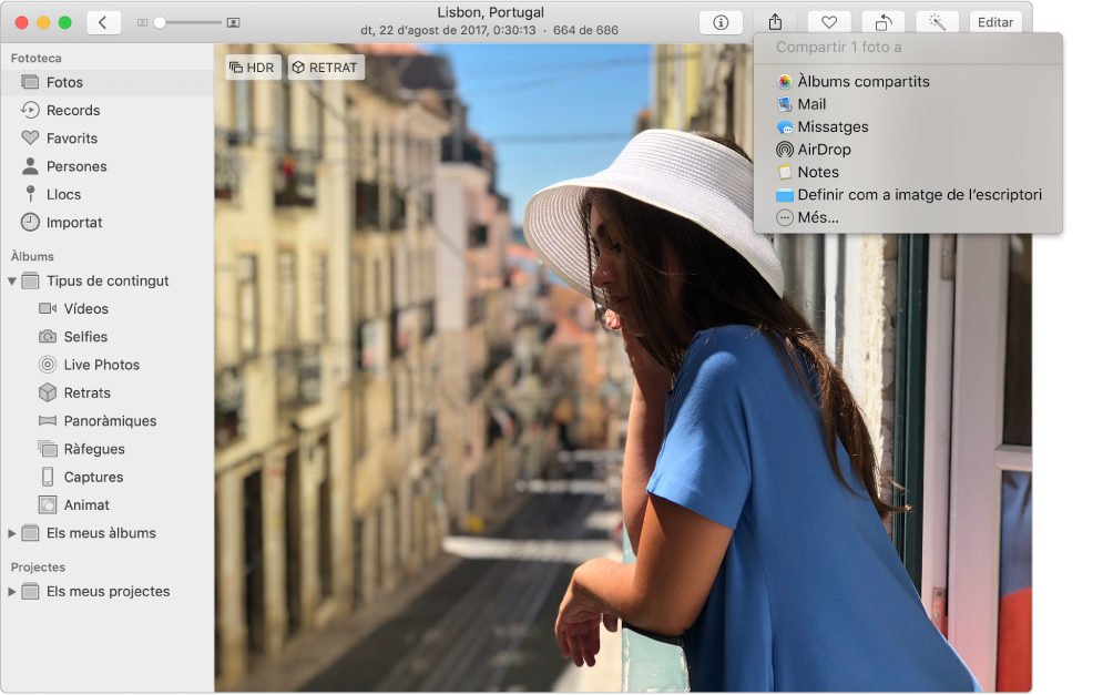La finestra de l’app Fotos on es mostra una foto i el menú Compartir amb l’odre “Àlbums compartits” seleccionada.