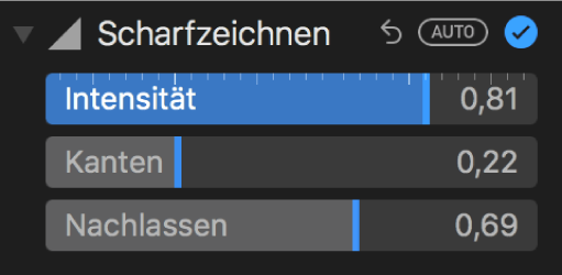 Die Steuerungen für das Scharfzeichnen im Bereich „Anpassen“.