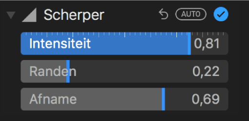 De regelaars voor het scherper maken van foto's in het paneel 'Pas aan'.