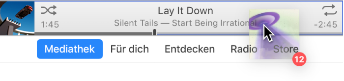 Ein im iTunes-Fenster nach oben bewegtes Album