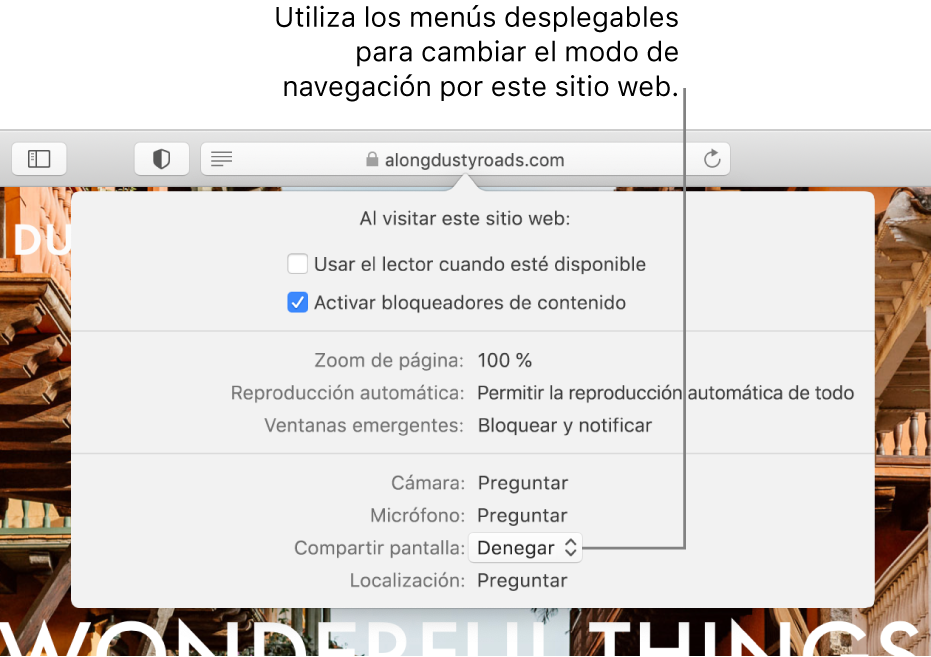 El cuadro de diálogo que aparece debajo del campo de búsqueda inteligente cuando eliges Safari > “Ajustes para este sitio web…”. El cuadro de diálogo contiene opciones para personalizar cómo navegas por el sitio web actual, incluido el uso de la vista del lector, la activación de los bloqueados res de contenido y otras opciones.