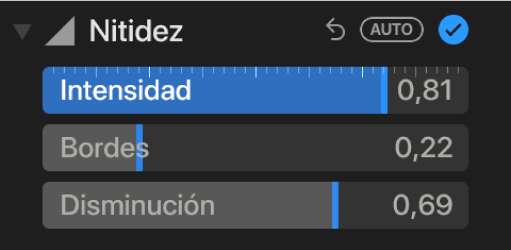 Los controles de Nitidez en el panel Ajustar con los reguladores de Intensidad, Bordes y Disminución.