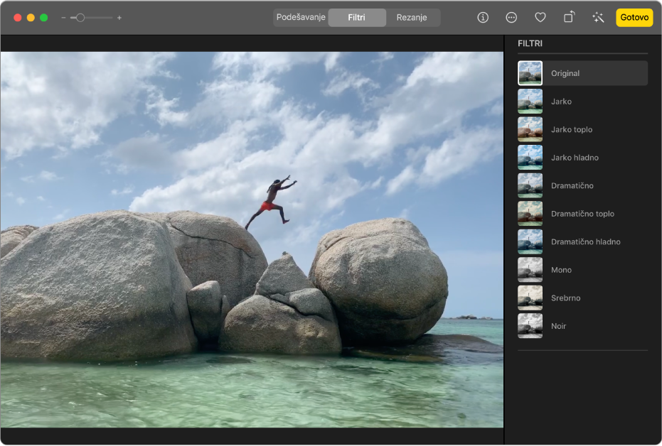 Video isječak u prikazu uređivanja s odabranom opcijom Filtri pri vrhu prozora Foto i prozorom Filtri s prikazom opcija filtra.