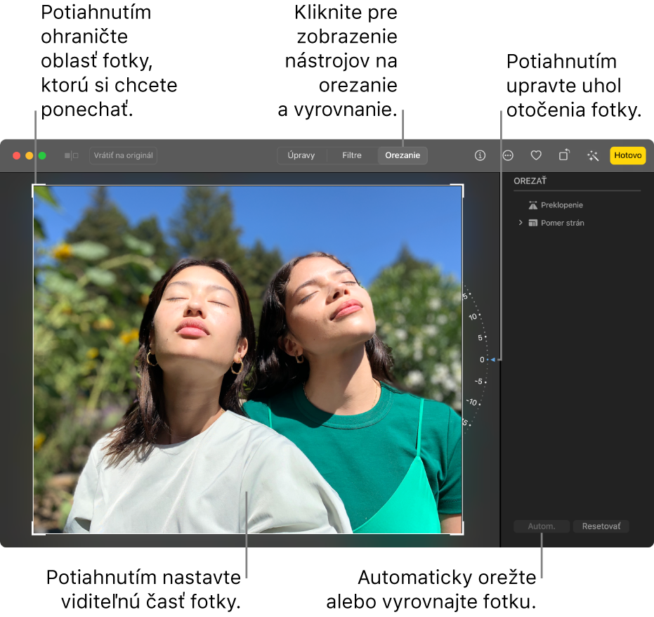 Fotka v zobrazení úprav a možnosťou Orezať vybranou na paneli s nástrojmi, s obdĺžnikom výberu okolo fotky, kolieskom so sklonom napravo od fotky a s tlačidlom Auto vpravo dole.
